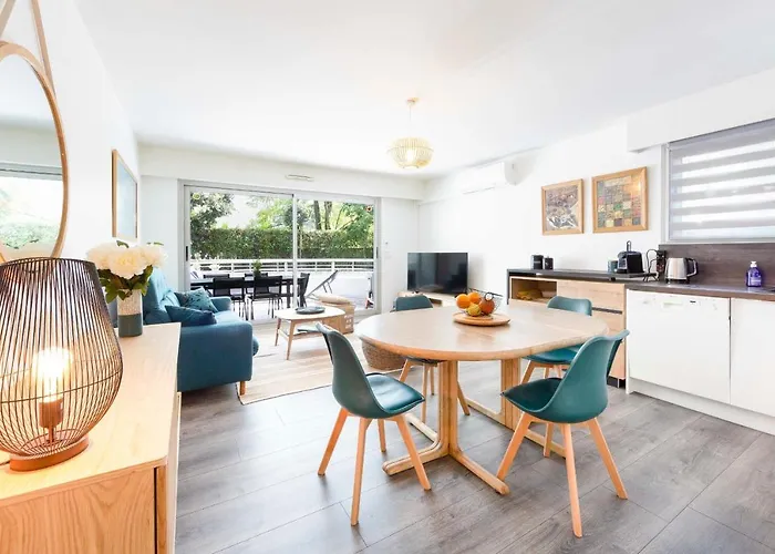 Salvy 2 Bedrooms Near The Beach 300 Meters